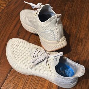 Flux Adapt Runner Sand Knit Gum Sole Size 8 Running Athletic Walking Shoes